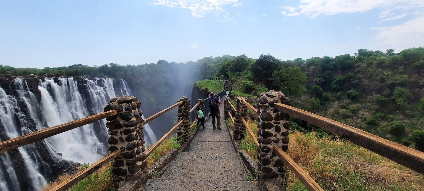 Victoria Falls Border Crossing: Visa, Tips & How to Cross Between Zambia and Zimbabwe