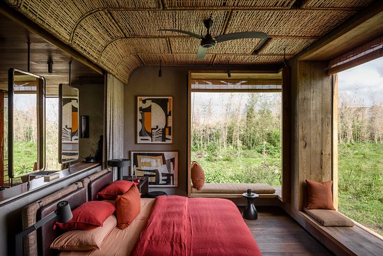 Luxury guest room at Singita Kwitonda Lodge for honeymooners