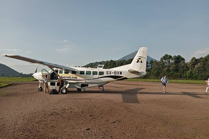 Polish Speaking Guides on Uganda and Rwanda Safari arranging private transfers to safari starting points