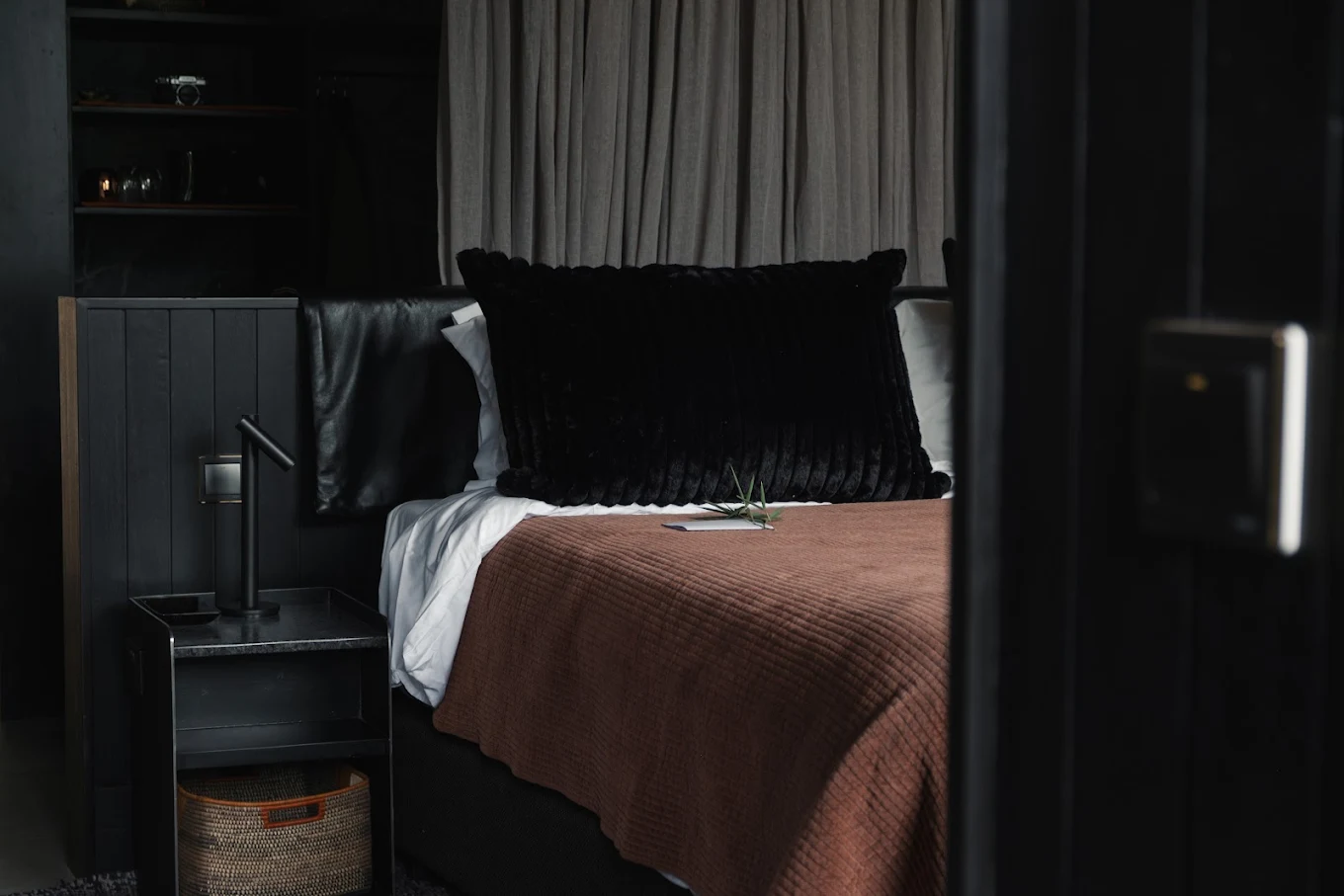 Accommodation and Room Types at Silverback Lodge
