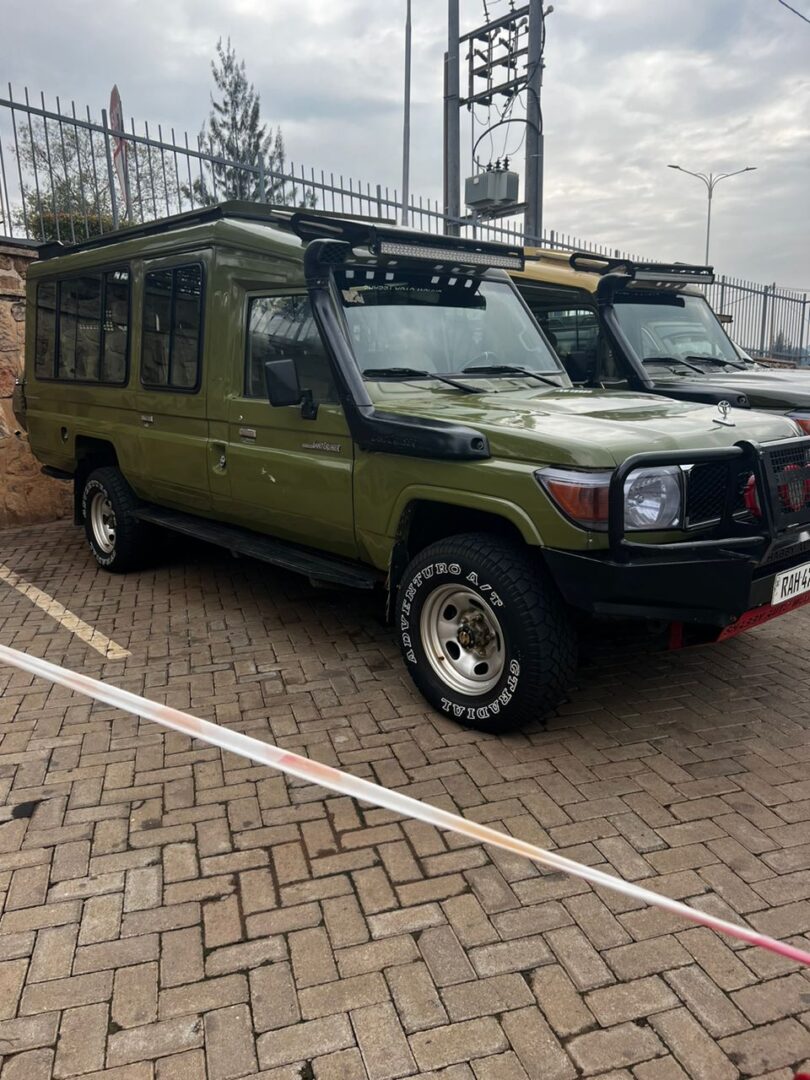 4x4 Safari Land Cruiser Uganda Rwanda