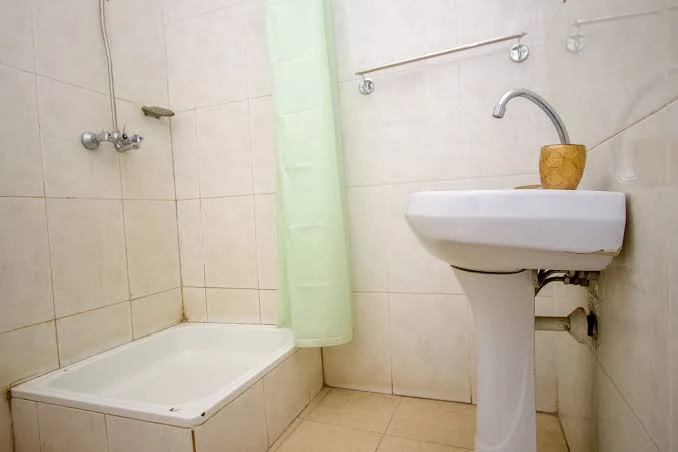 Kisoro Tourist Hotel Bathroom