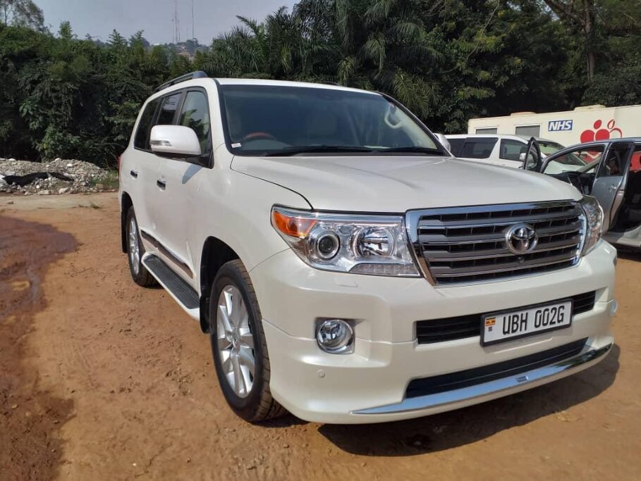 Luxury V8 transfer from Entebbe to Kampala