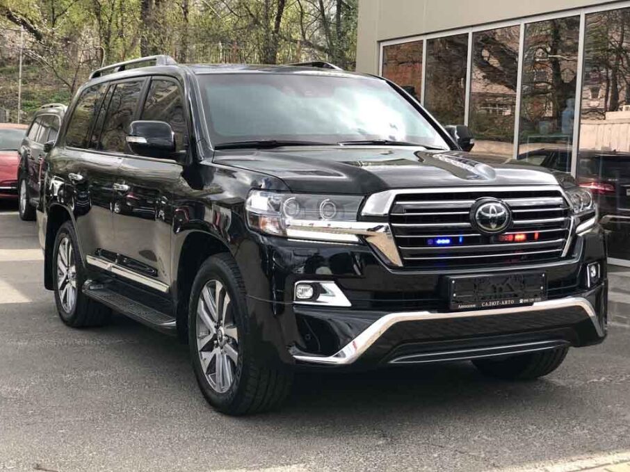 Land Cruiser V8 airport transfer Uganda