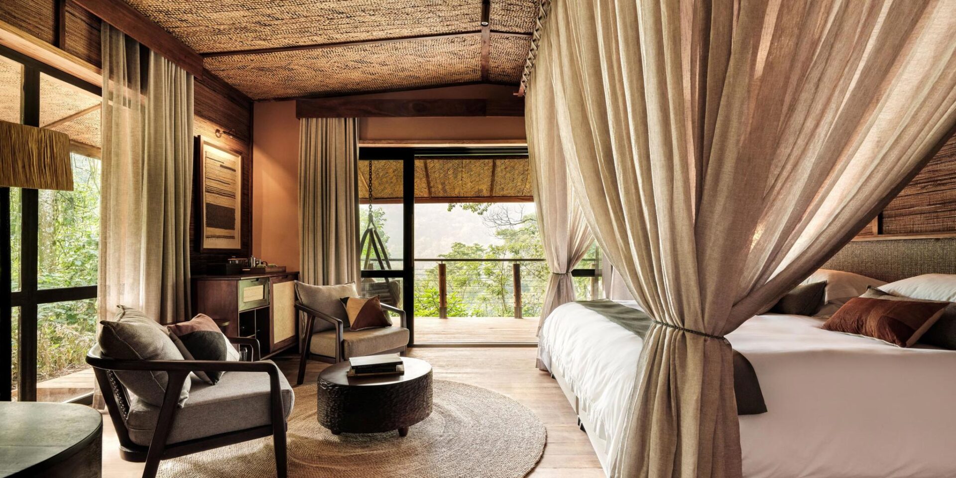 One of the defining characteristics of this lodge  is its focus on understated luxury. The interiors are not overly elaborate, but instead emphasize warmth, comfort, and practicality. This creates an environment where guests can truly unwind.
