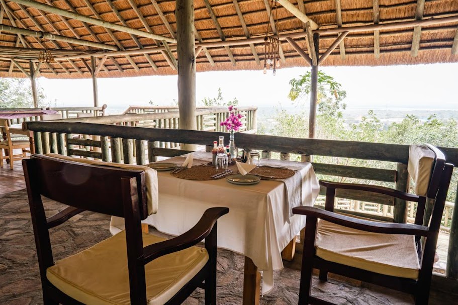 Kabalega Wilderness Lodge dining experience