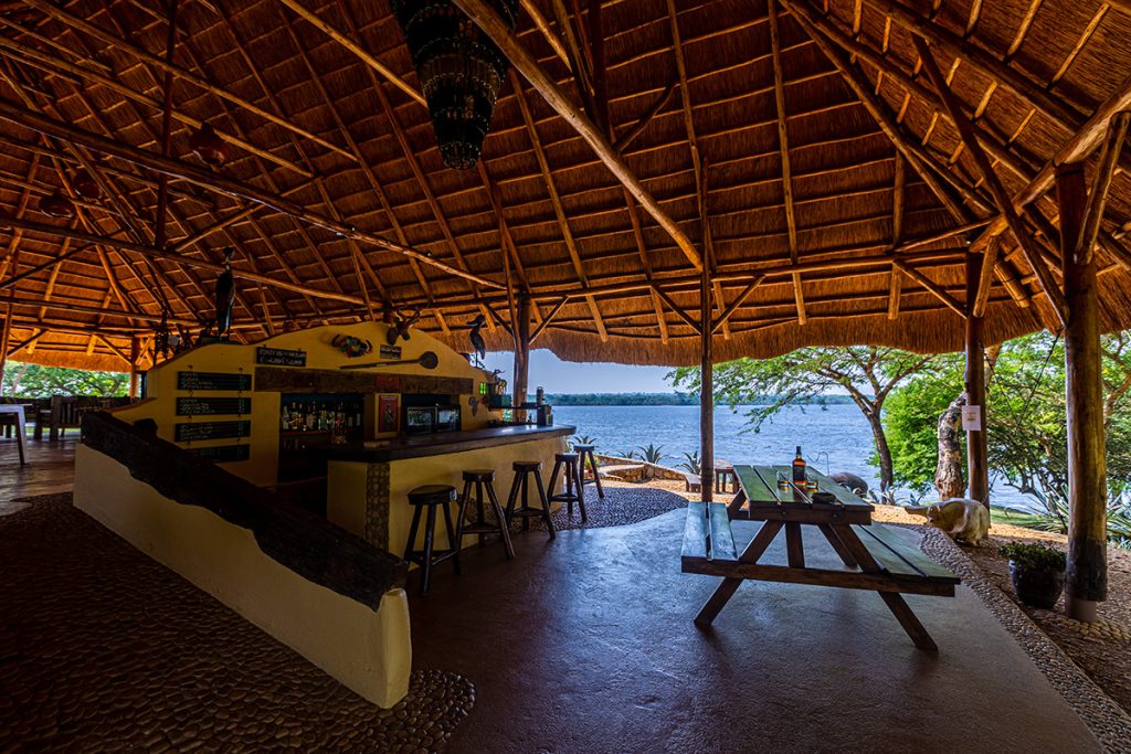 At Murchison River Lodge, dining is not just about great food—it’s about creating a memorable experience with spectacular views of the Nile River. The lodge’s restaurant offers a delightful culinary experience that perfectly complements the natural beauty surrounding the property. From a buffet breakfast with a view to a romantic dinner by the river, the dining experience at Murchison River Lodge adds to the charm of your stay.
