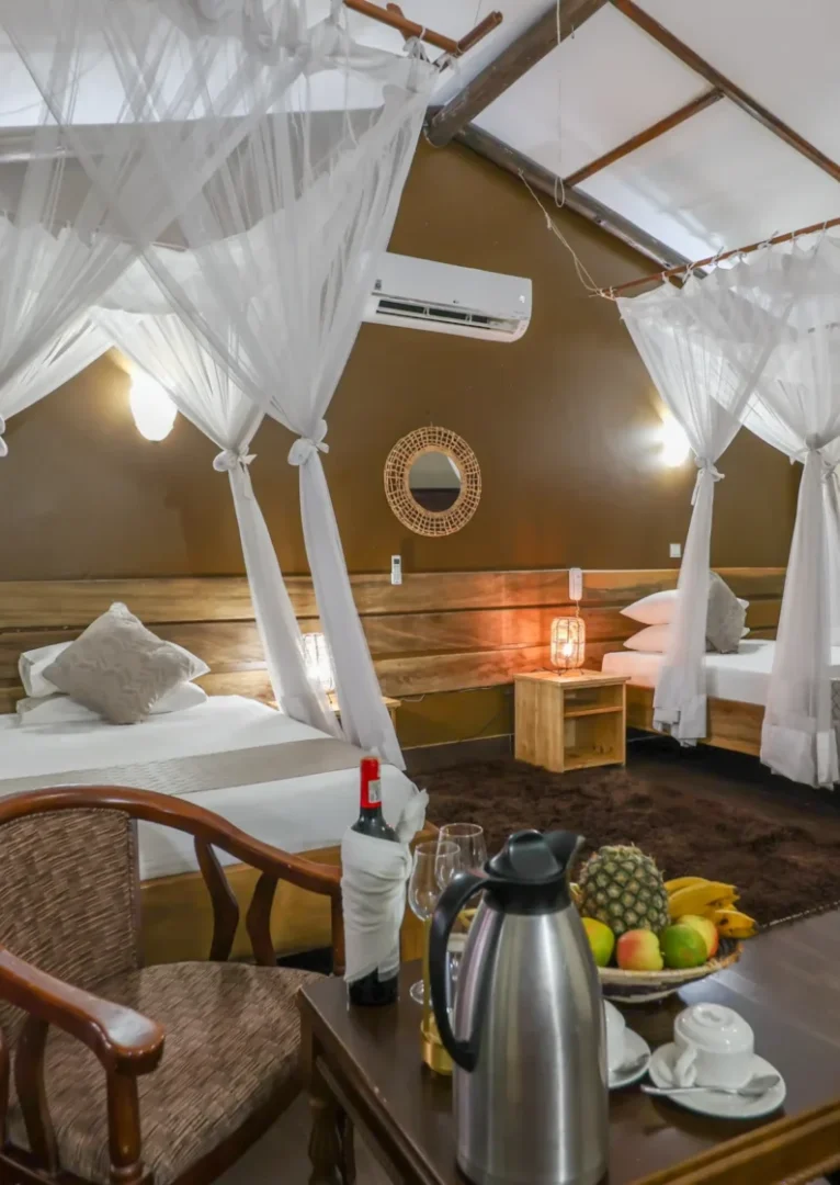 Luxury Dining at Pakuba Safari Lodge