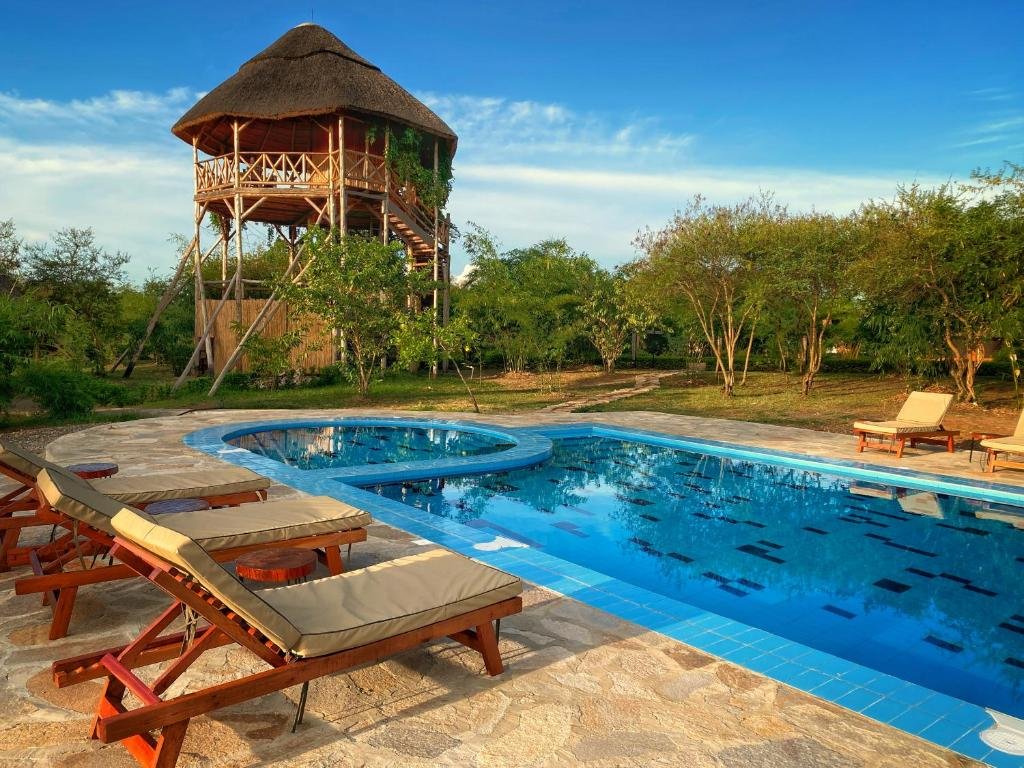 The timing of your visit to Women’s Group Bandas plays an important role in shaping your experience at Murchison Falls National Park. The park is a year-round destination, but understanding the different seasons will help you make the most of your stay.
