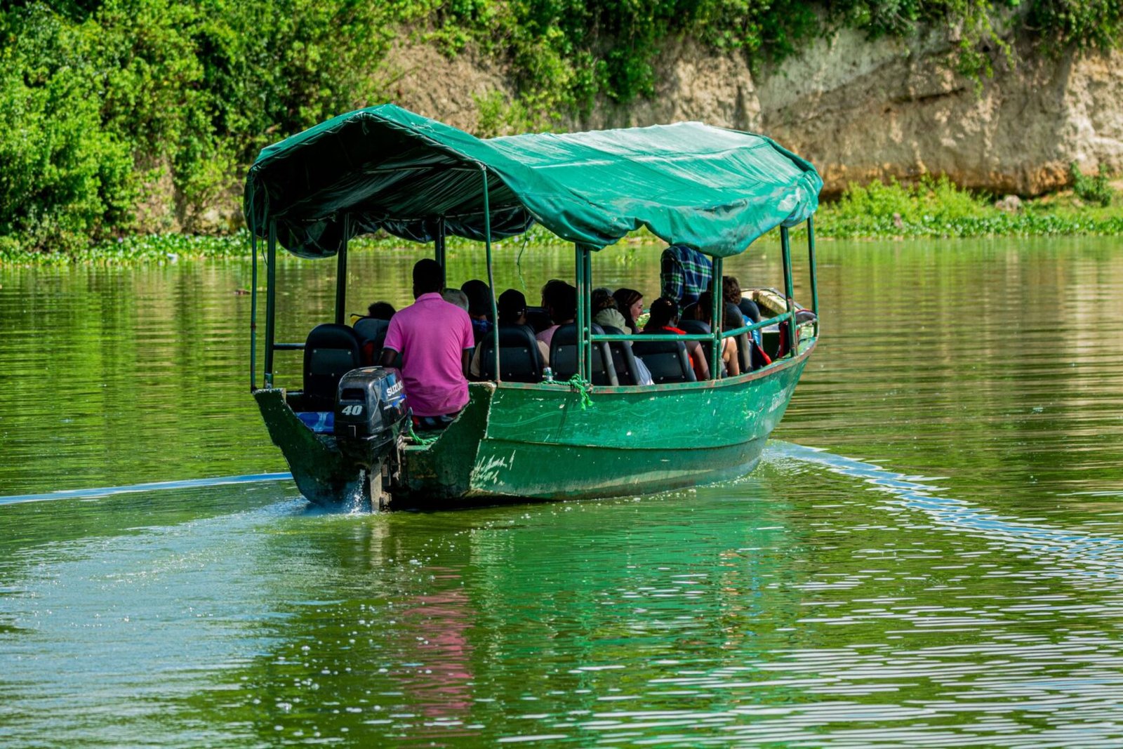 The nearby Kazinga Channel provides the perfect setting for boat safaris, offering the chance to see hippos, crocodiles, and a variety of waterbirds. These excursions are ideal for photography, birdwatching, or simply enjoying the tranquil waters and riverine scenery. Guests can experience wildlife from a different perspective while enjoying the calm and scenic surroundings of the channel.
