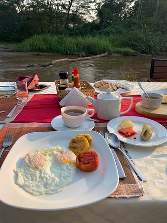 Ishasha Jungle Lodge Bush Meal