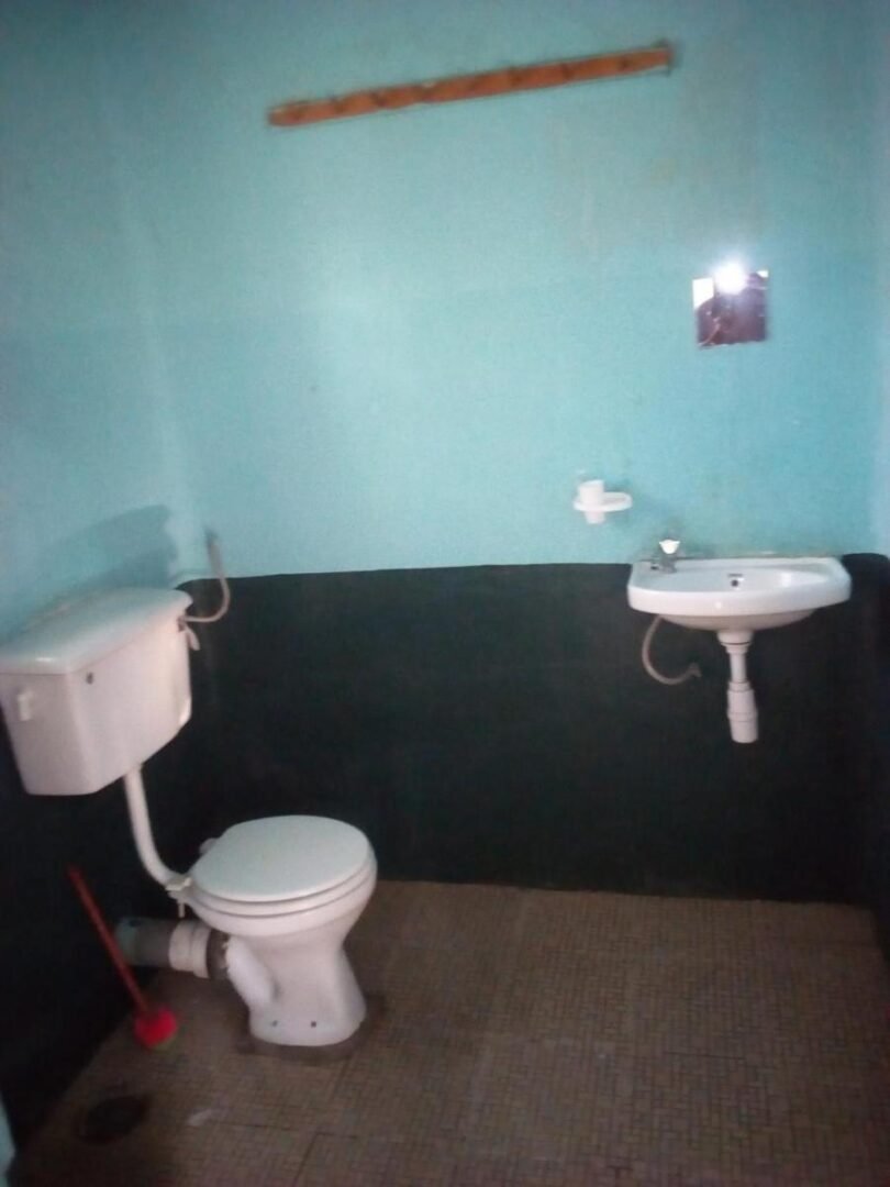 Kabatoro Guest House Toilets