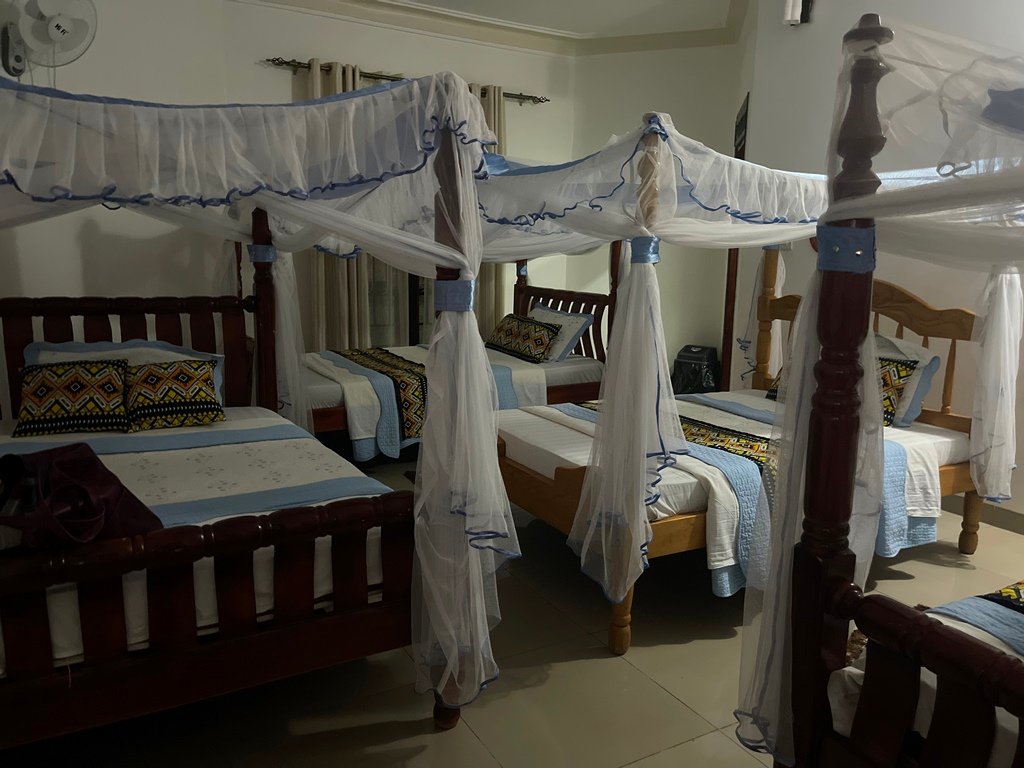 Parkside Safari Lodge accommodation and guest facilities in Uganda