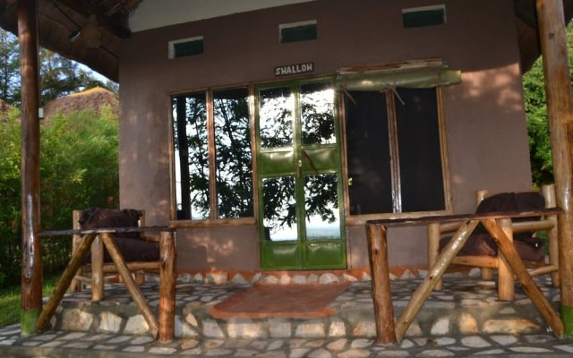 Pumba Safari Cottages wooden cottage
