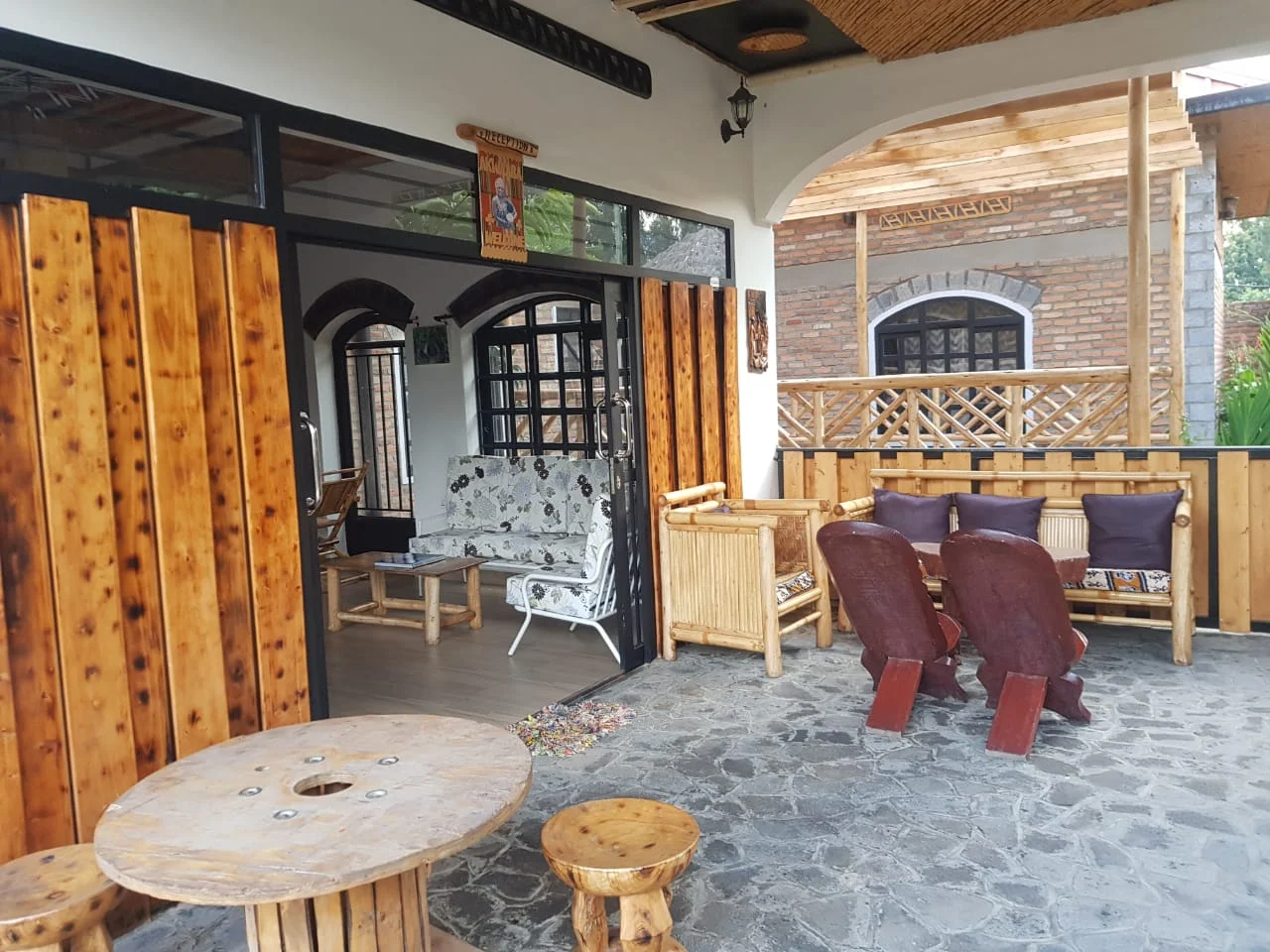 Urugano Virunga Palace living room