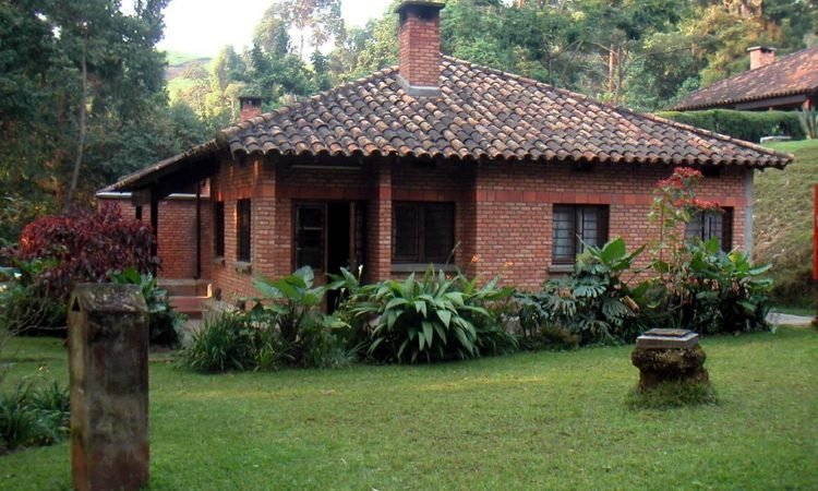 Gisakura Guest House provides affordable and comfortable accommodation for travelers visiting the Nyungwe canopy walk and nearby rainforest 