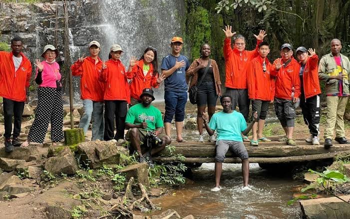 Burundi cultural tour specialists focus on creating meaningful experiences that allow travelers to discover the country’s rich traditions, history, and way of life. These operators provide guided cultural journeys 