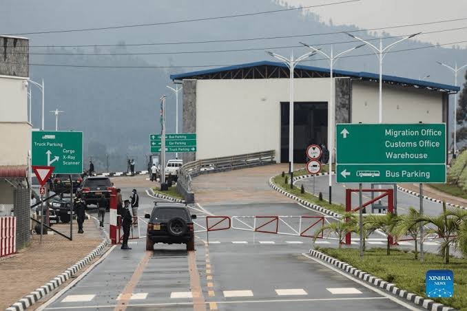 Transportation Options for Crossing Between Uganda and Rwanda