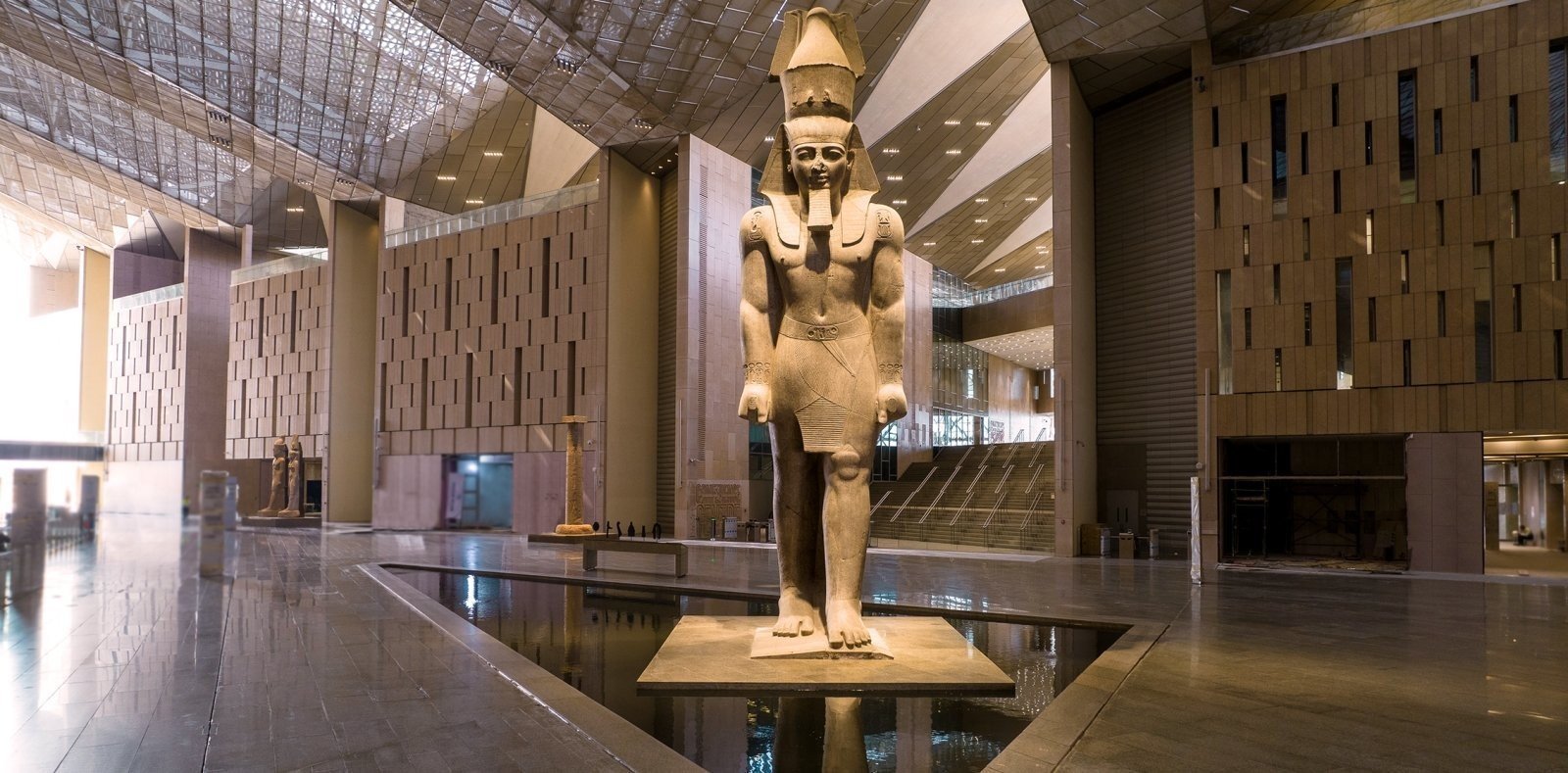 Inside the museum, travelers can discover thousands of priceless treasures, including statues, royal jewelry, ancient manuscripts, burial items, and artifacts collected from archaeological discoveries