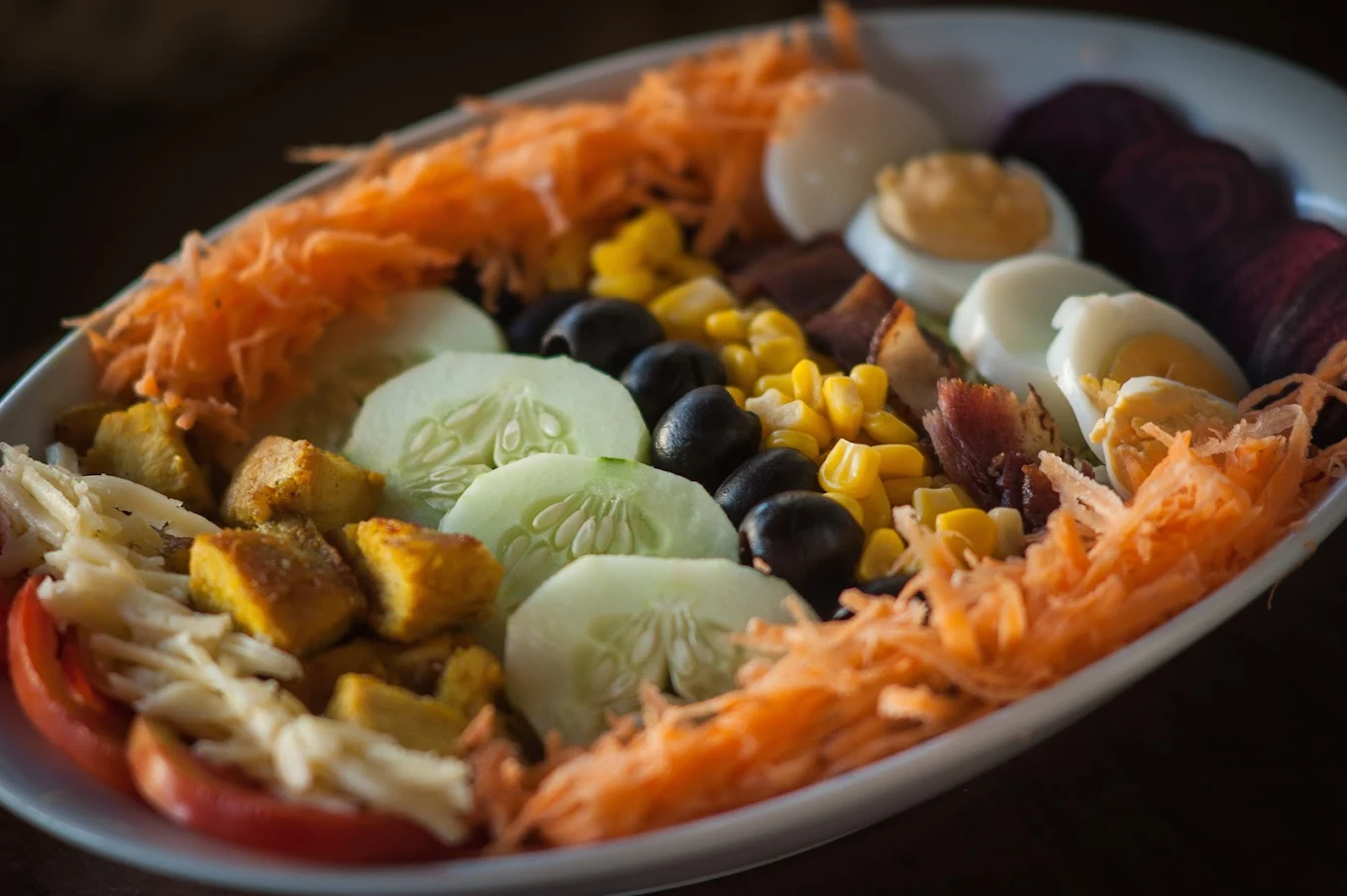 Travellers with vegetarian, vegan, or specific dietary requirements can generally enjoy