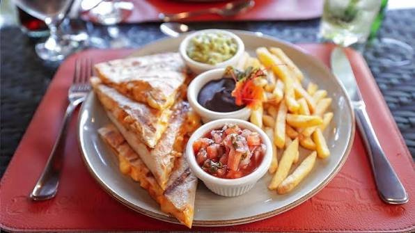 Breakfast dining and food experiences at Volcano View Lodge Rwanda