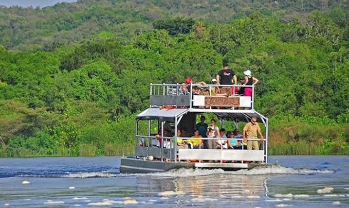 Luxury boat safaris on Lake Rwanyakazinga in Akagera National Park