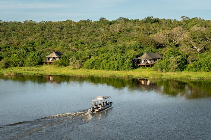 Lake Rwanyakazinga luxury boat safari experience