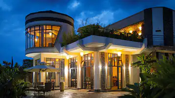 Luxury hotels and exclusive accommodation for Formula 1 visitors in Rwanda